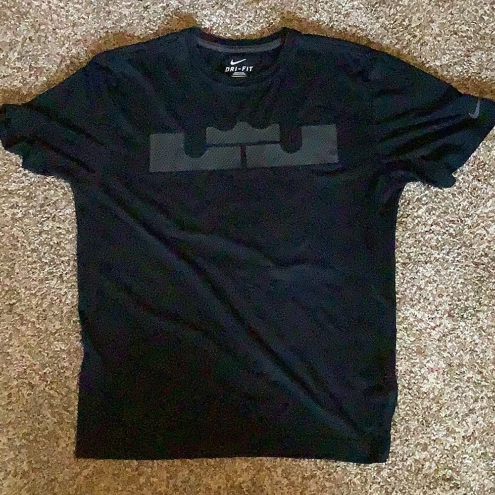 Nike Lebron James Dri-Fit Large T-Shirt